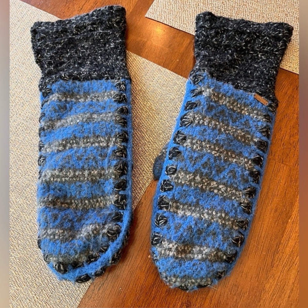 Free People‎ Mittens.  Winter/snow.